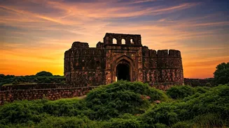 The Most Beautiful Madhya Pradesh Fort Phenomenon Shared