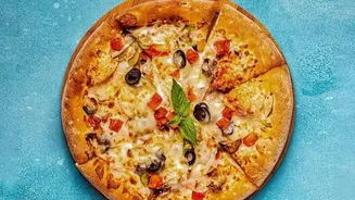 Essential train travel apps that deliver hot pizza, thalis, and snacks right to your train window seat