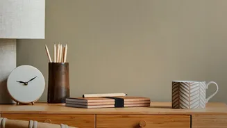Minimalist Home Office Aesthetics: Wooden Trays Warm Desk Lamps And Leather Mats Boost Focus