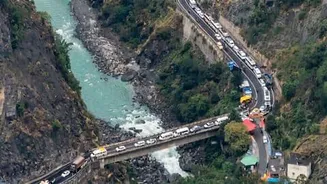 Thousands of pilgrims caught in kilometer-long queues on Badrinath highway