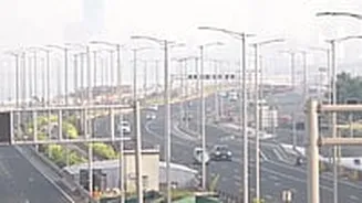 Mumbai Weather Update For 22 Dec, 2025: City Wakes Up To Sunny Skies, Thin Haze Persists; AQI Remains In Poor Range At 181