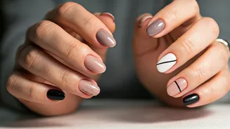 17 Chic & Simple Minimalist Nail Designs You'll Love
