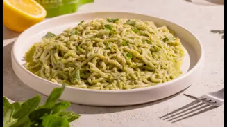 Macarrão proteico com molho verde