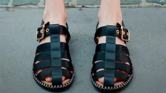 A Closer Look at Sandals and Lower Heels in Rainy Weather in the 2026 Monsoon-Footwear Shift