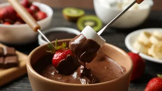 Quer impressionar no Dia dos Namorados? Faça este fondue de chocolate em poucos minutos