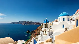 Oia, Santorini: Your Guide to Iconic Blue Domes and Unforgettable Sunsets