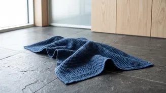 Towel Scrunches Are More About Control Than Speed