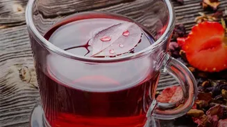 How Hibiscus And Vetiver Replace Artificial Syrups In Cold Steeped Teas