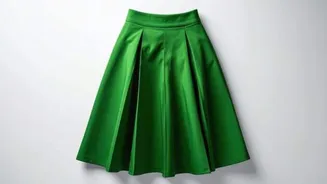 How to style pleated midi skirts this winter