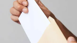 आधार कार्ड हरवल्यास नवीन कसं मिळवाल?