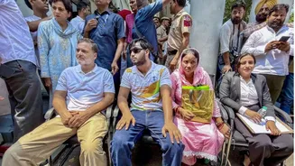 Rahul Gandhi On Dharna Over FIR On Pellet Gun Use: Can Police Refuse To Register FIR... What Does The Law Say?