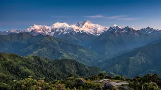 How to plan a seasonal digital nomad stay in Gangtok during peak clear-sky mountain months