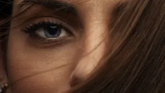 Why Blurred Lips Work Particularly Well With Minimal Eye Makeup