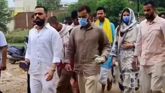 विराट कोहली को नहीं रोक पाई कीचड़ से भरी सड़क, वृंदावन में नंगे पांव चलकर लिया प्रेमानंद महाराज का आशीर्वाद