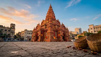 Durga Puja 2026: What Makes Kolkata’s Pandal Hopping Special