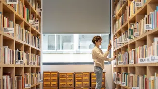 Seoul's Outdoor Libraries Show the Value of Comfortable Civic Experiments