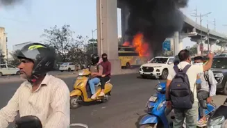 Mumbai Bus Catches Fire in Malad East on Busy Road; All Passengers Evacuated