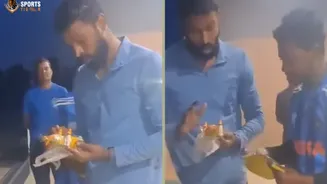 Fan cycled for 12 days to meet Hardik Pandya, Reaction of Hardik goes viral - WATCH