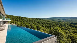 Unwind: Luxury Hillside Escapes Await You