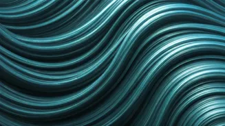 Mermaid Waves: Margot Robbie's Hair Trend