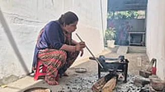 MP News: LPG Shortage Disrupts Pandit Deendayal Antyodaya Rasoi Yojana; Kitchens Shift To Traditional Wood Stoves