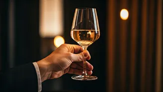 Your Glass-Holding Style: A Fun Personality Peek Revealed!