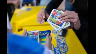 Prefeitura de SP distribui gratuitamente figurinhas da Copa. Veja onde