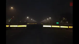 Delhi Wakes Up To Toxic Smog, AQI Remains ‘Very Poor’ As Visibility Drops Across Several Areas