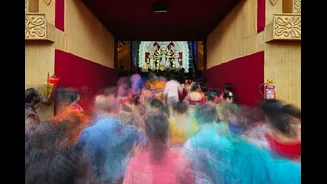 Rain Triggers Stampede at Durga Puja Festival in Kolkata, 19 Dead
