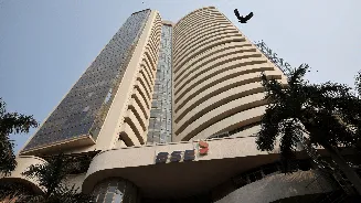Stock Market: Sensex and Nifty decline amid weak global trends; FIIs turn buyers