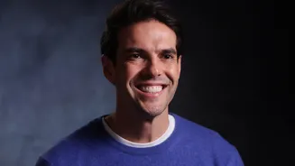 Qual é o trabalho atual de Kaká longe dos campos de futebol?