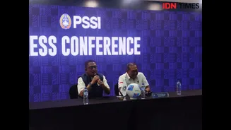 Herdman dan Van Bronckhorst Kandidat Kuat Pelatih Timnas?