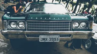 A placa amassada do seu carro pode render multa grave sem que você perceba