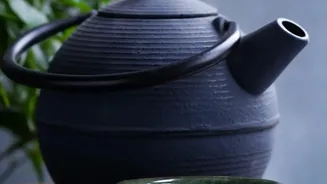 Japanese Green Tea Rituals Bring Balanced Focus To Busy Metro Co-Working Space Members