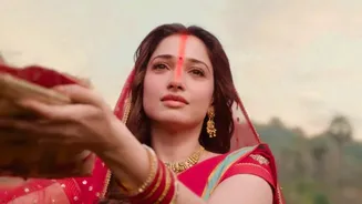 The Vvaan: Bihari Fans Celebrate Chhath Puja During Sidharth Malhotra-Tamannaah Bhatia Film Screening; Offer Thekua