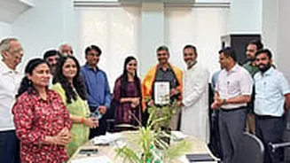 Kandivali Residents Honour BMC Engineer For Fast-Tracking Long-Pending Magathane-Goregaon 120 Ft DP Road