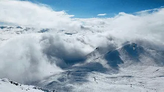 Watch | J&K’s Sonamarg hit by massive avalanche as houses get buried in snow