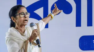'Pakistan Talks of Attacking Bengal, You Don't Utter a Word': Mamata Banerjee Calls for PM Modi’s Resignation Amid Khawaja Asif's Remarks