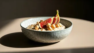 Hazelnut-Fig Porridge Brings Soft Cafe Energy
