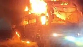 Uttar Pradesh: Passengers Leap To Safety As Bus Catches Fire On Yamuna Expressway In Mathura; No Injuries Reported