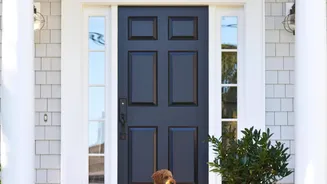 Amp up your door frames by using dual-tone colors