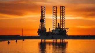 Oil prices slip as shipping moves on amid conflict
