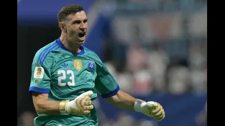 Luis de la Fuente Sebut Emi Martinez Tunda Pesta Kemenangan Spanyol