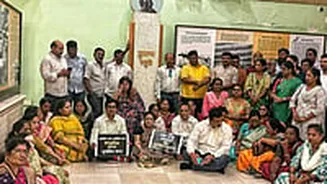 Mumbai News: Shiv Sena (UBT) Protests Outside Samyukta Maharashtra Memorial Hall In Dadar Over Dilapidated Condition