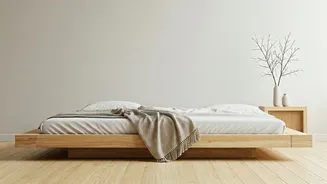 Low-Profile Wooden Platform Beds Are Dominating Interior Aesthetic Feeds