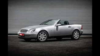 Mercedes SLK (R170) inovou no teto retrátil e redefiniu o os conversíveis modernos