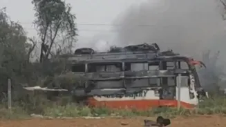 Rajasthan Tragedy: 2 Dead, Several Injured as Sleeper Bus Catches Fire on Jaipur-Delhi Highway | Video