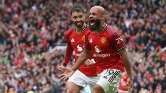 Man United stun rivals Liverpool 2-1 at Anfield