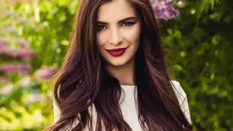 Loose Waves Can Carry Floral Accents Without Becoming A Full Updo: The Key Qualification To Keep In Mind
