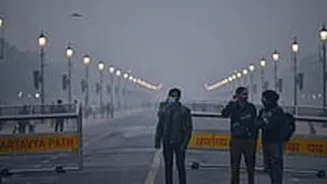 Thick Smog Chokes Delhi-NCR As Visibility Drops To Zero In Pockets, AQI Nears 500; Flights Hit, CAQM Flags Road Dust Lapses